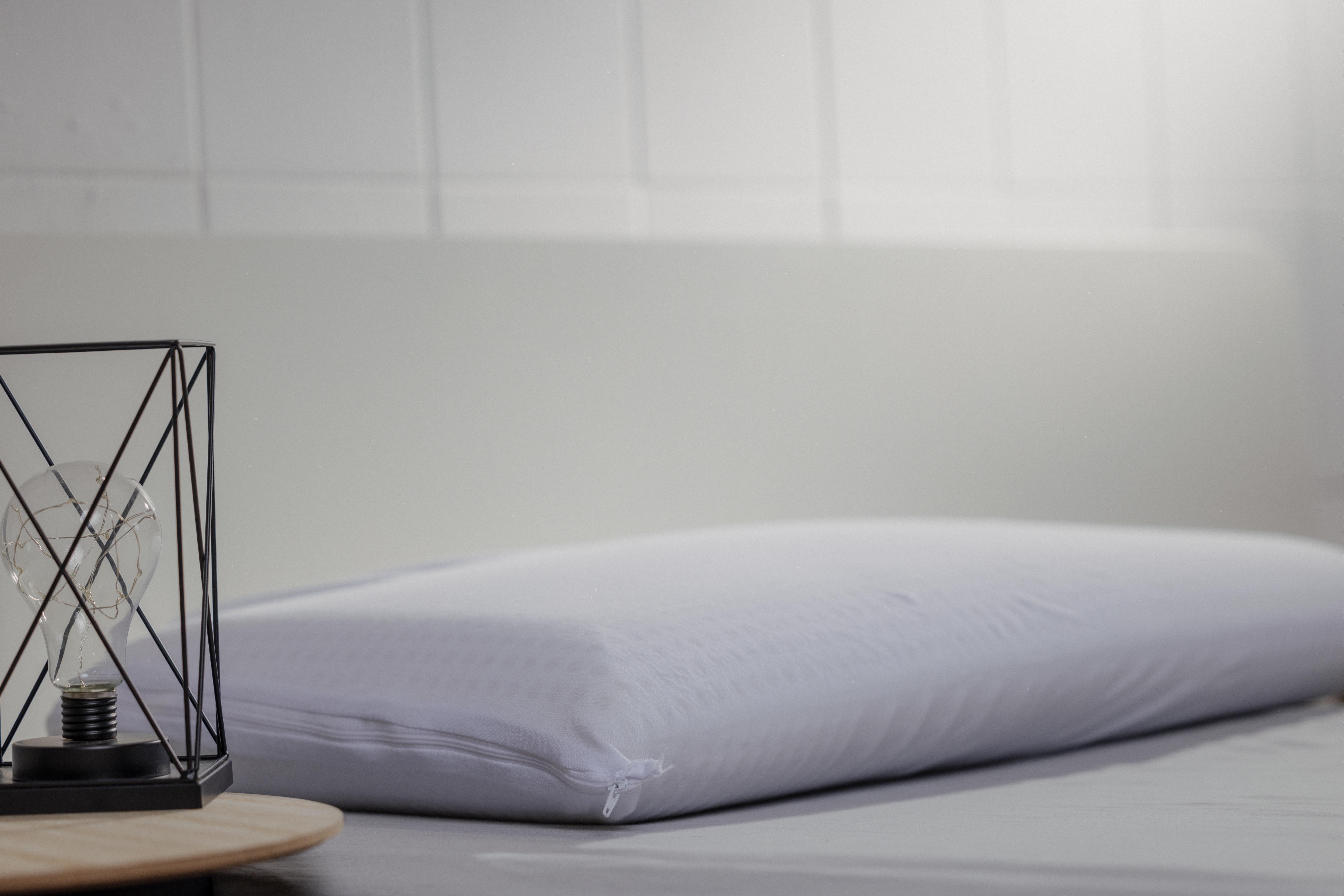 Schlafkissen Weiss 16 cm geruchlos + Gratis Baumwoll&uuml;berzug